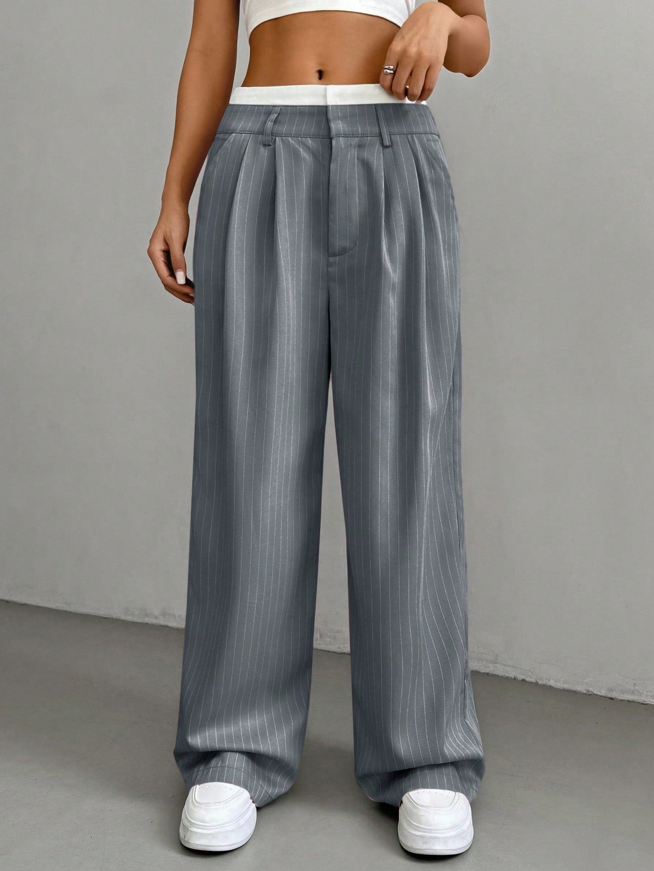 SHEIN EZwear Pantalon large de costume à jambes larges plissées pour femmes avec bande de taille en blocs de couleur