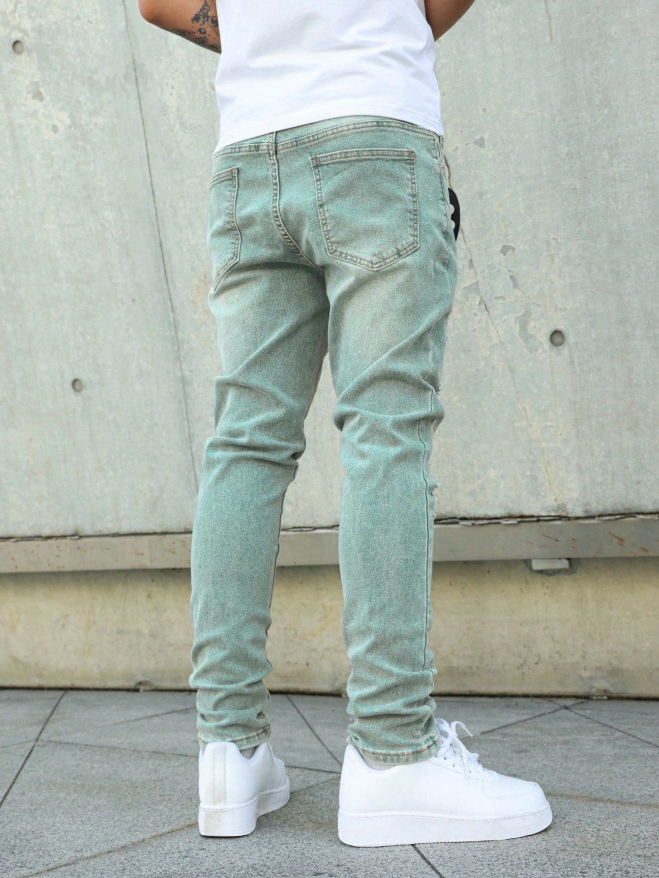 Manfinity LEGND Jeans en denim délavé simple avec poche pour hommes, portés tous les jours de façon décontractée