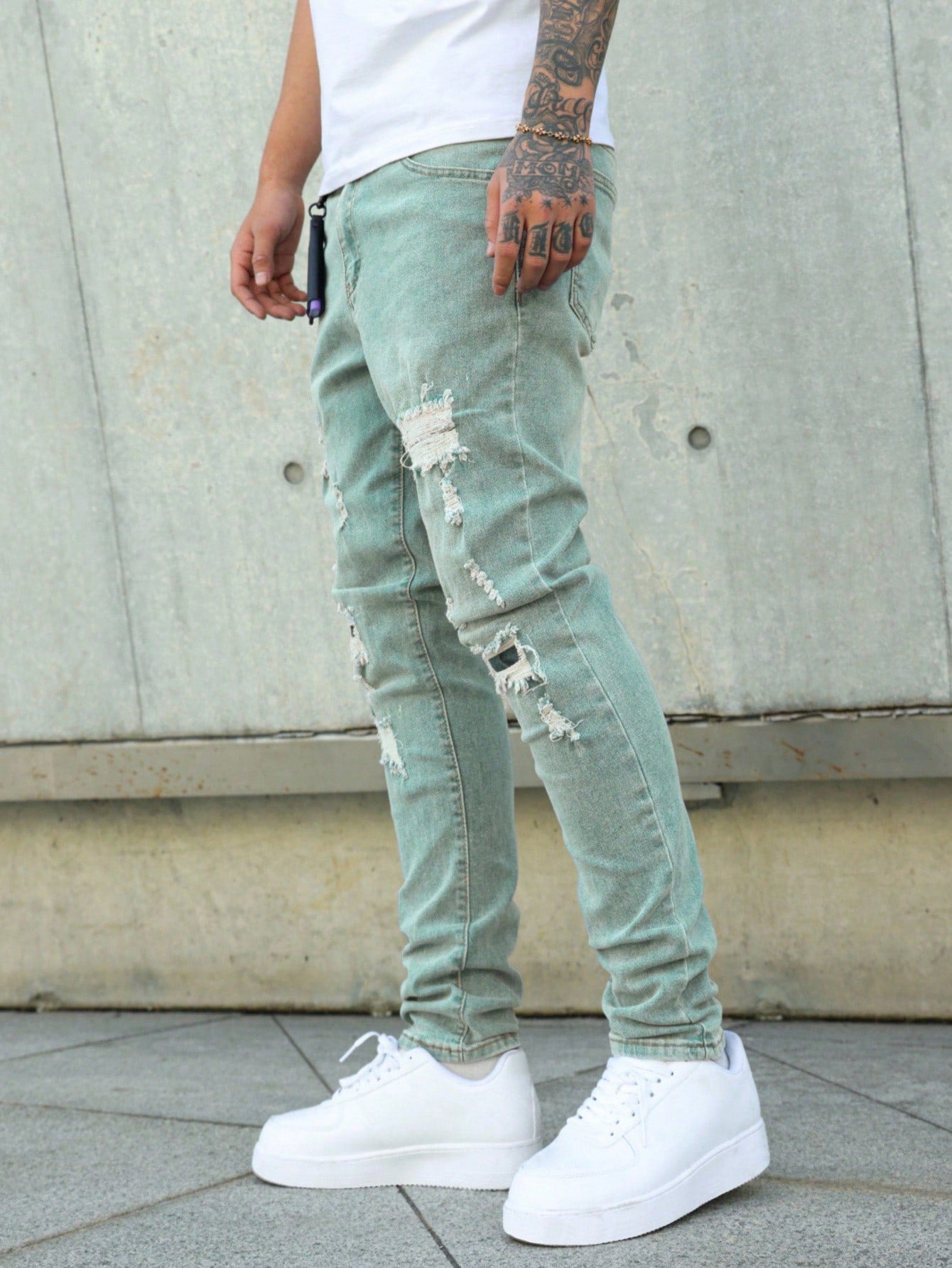 Manfinity LEGND Jeans en denim délavé simple avec poche pour hommes, portés tous les jours de façon décontractée