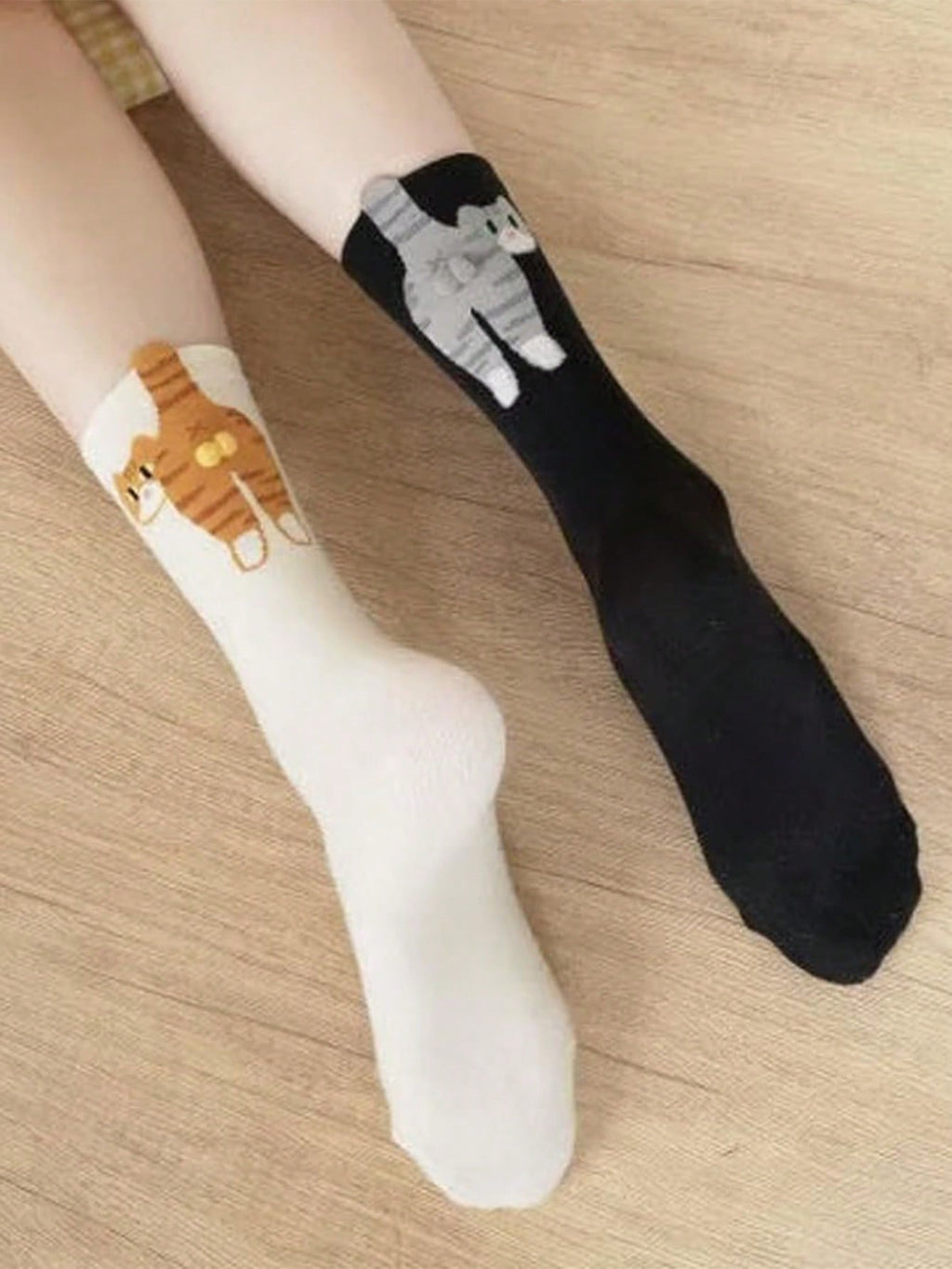 5 paires de chaussettes femme design chat de bande dessinée et cloche, chaussettes mi-mollet noir et blanc, chaussettes décorées de boules 3D