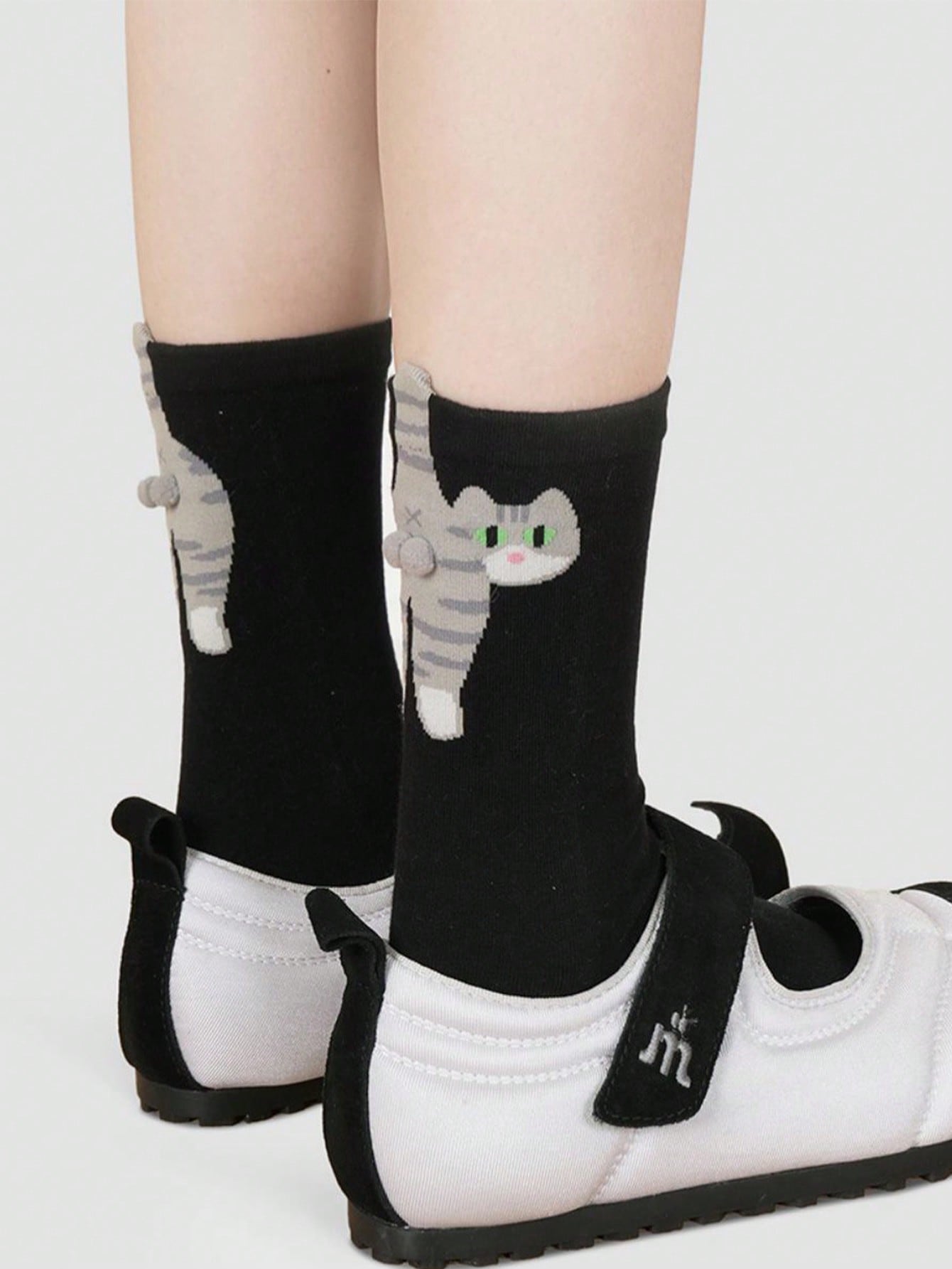 5 paires de chaussettes femme design chat de bande dessinée et cloche, chaussettes mi-mollet noir et blanc, chaussettes décorées de boules 3D
