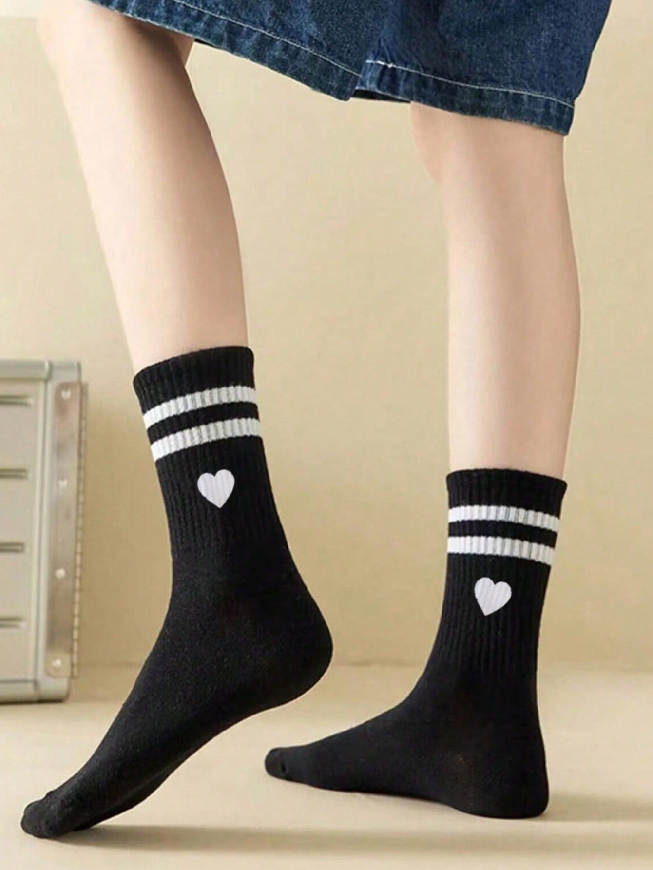 1/3/6 paires de chaussettes mi-mollet de couleur unie noire/blanche/grise et à double rayure, convenant aux activités extérieures, chaussettes mi-mollet décontracté, chaussettes d'hiver unisexes, chaussettes hautes