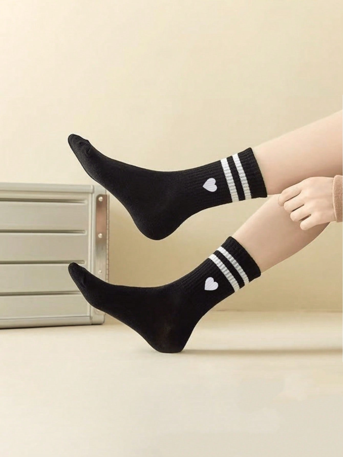 1/3/6 paires de chaussettes mi-mollet de couleur unie noire/blanche/grise et à double rayure, convenant aux activités extérieures, chaussettes mi-mollet décontracté, chaussettes d'hiver unisexes, chaussettes hautes