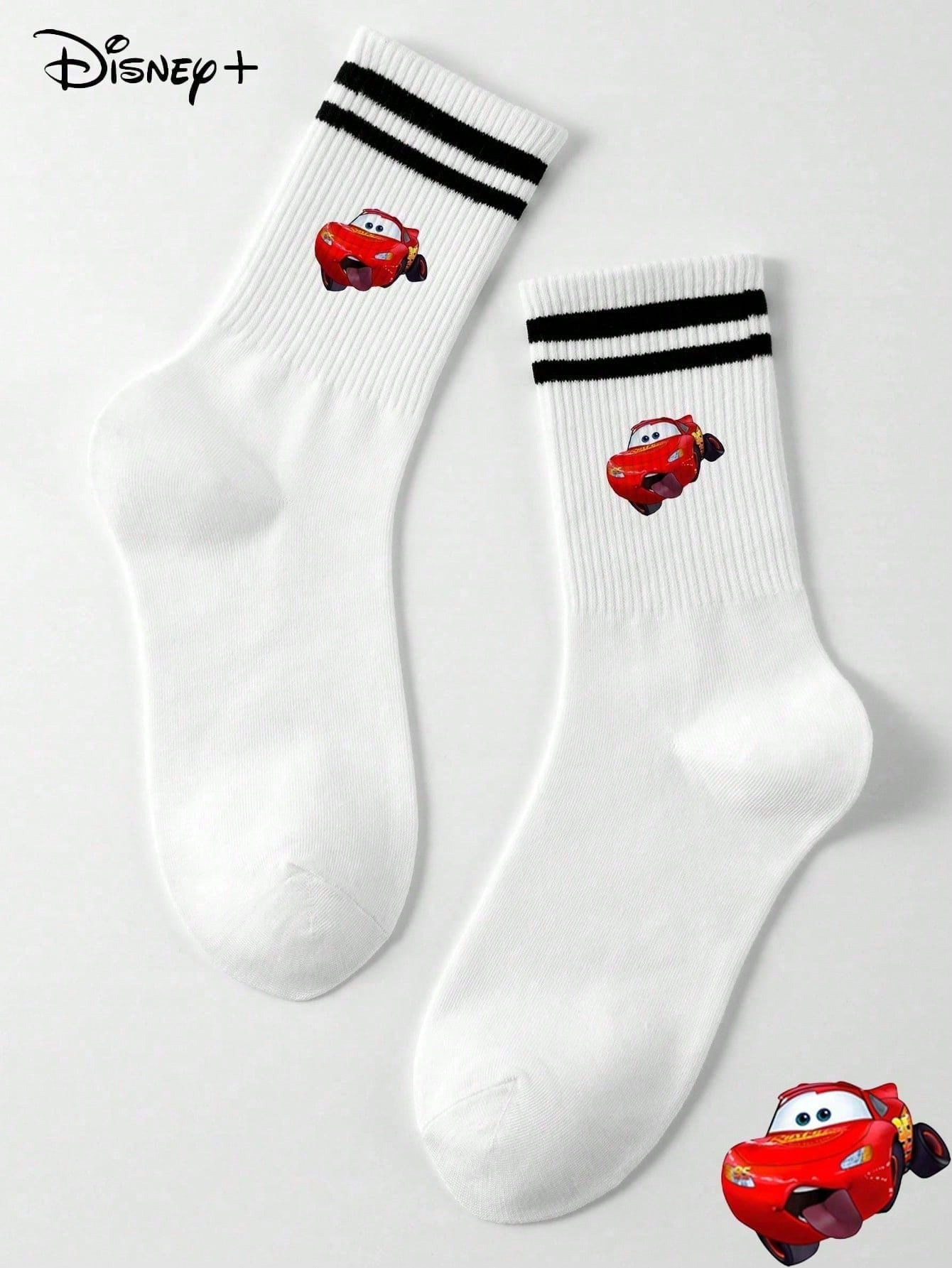 Disney 1 paire prend le design de "Cars" comme caractéristique, débordant de nostalgie et de vitalité de l'enfance. Les détails à double rayure rouge à l'ouverture des chaussettes dégagent un charme d'accessoire de mode doux et rétro.