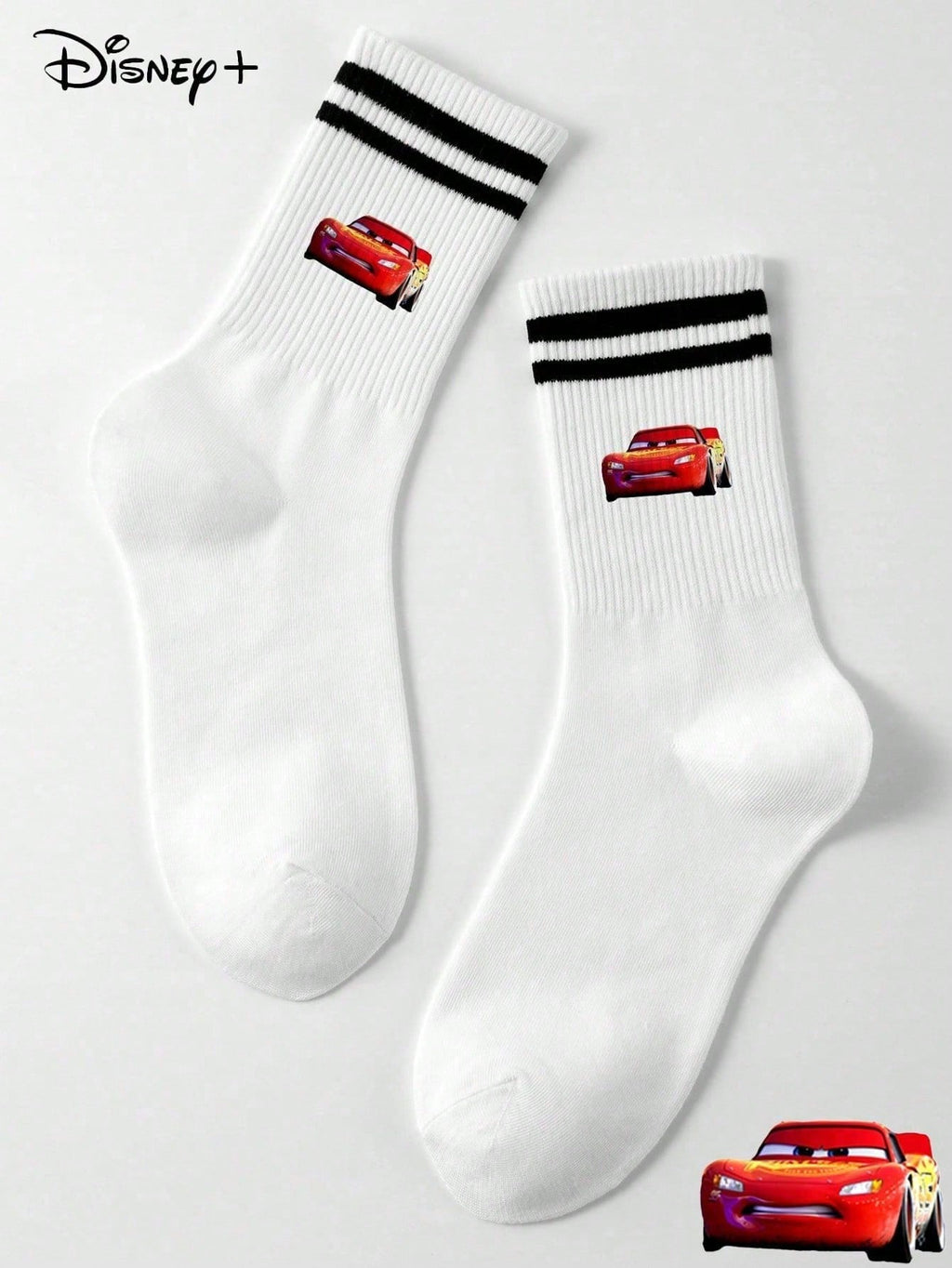 Disney 1 paire prend le design de "Cars" comme caractéristique, débordant de nostalgie et de vitalité de l'enfance. Les détails à double rayure rouge à l'ouverture des chaussettes dégagent un charme d'accessoire de mode doux et rétro.