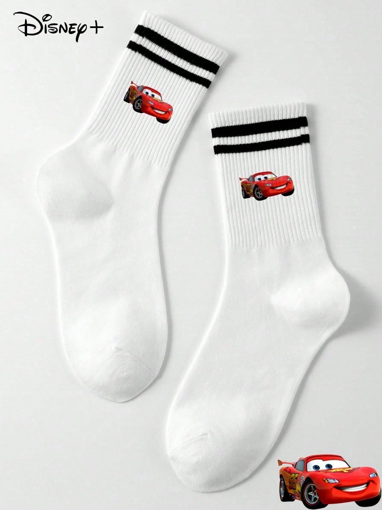 Disney 1 paire prend le design de "Cars" comme caractéristique, débordant de nostalgie et de vitalité de l'enfance. Les détails à double rayure rouge à l'ouverture des chaussettes dégagent un charme d'accessoire de mode doux et rétro.