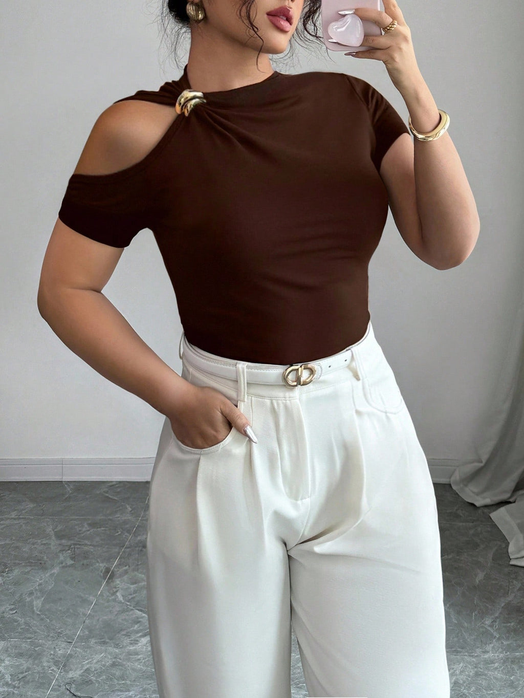 SHEIN T-shirt mode à manches courtes pour femmes grandes tailles, avec décoration métallique ajourée