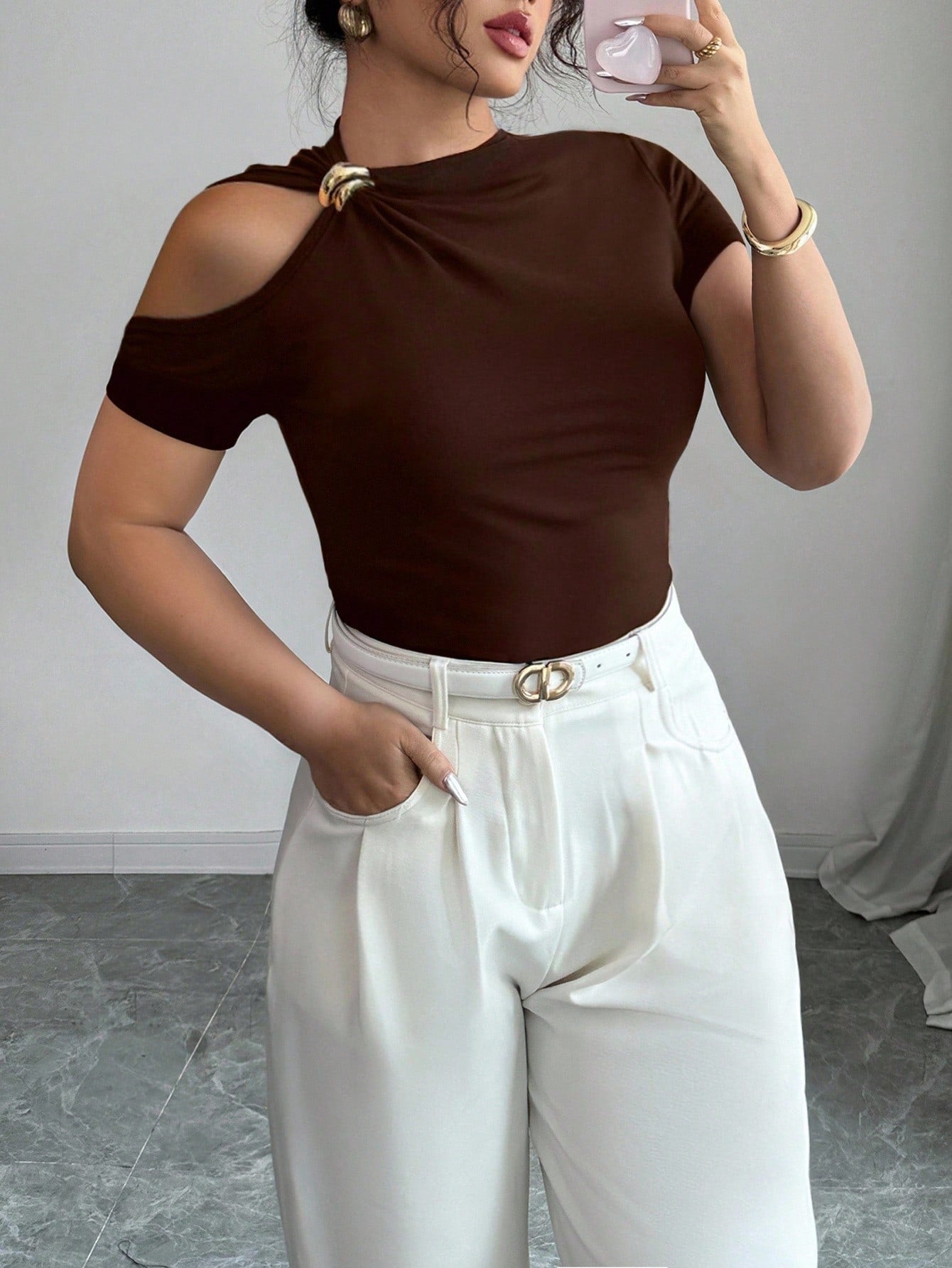 SHEIN T-shirt mode à manches courtes pour femmes grandes tailles, avec décoration métallique ajourée
