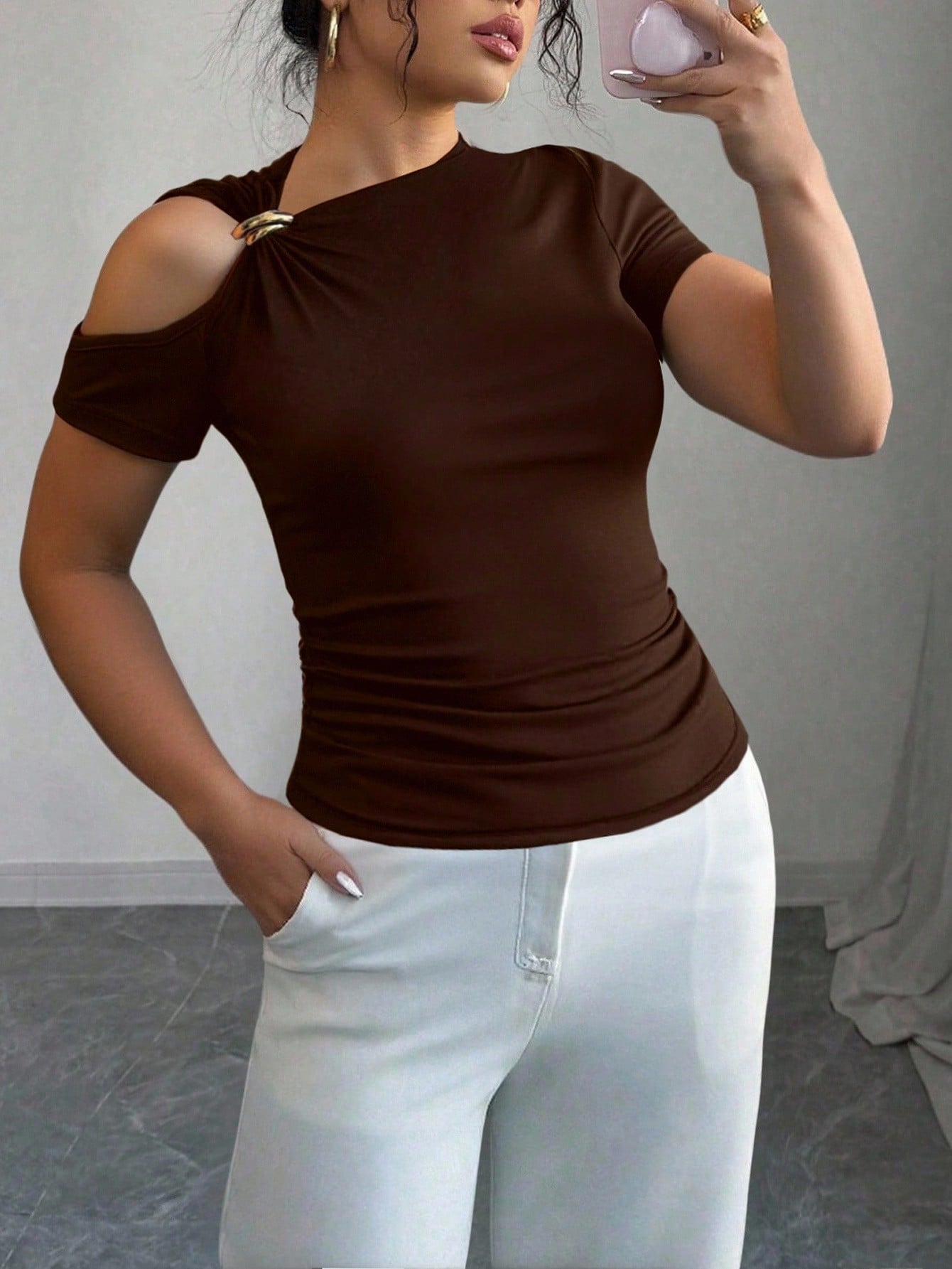 SHEIN T-shirt mode à manches courtes pour femmes grandes tailles, avec décoration métallique ajourée