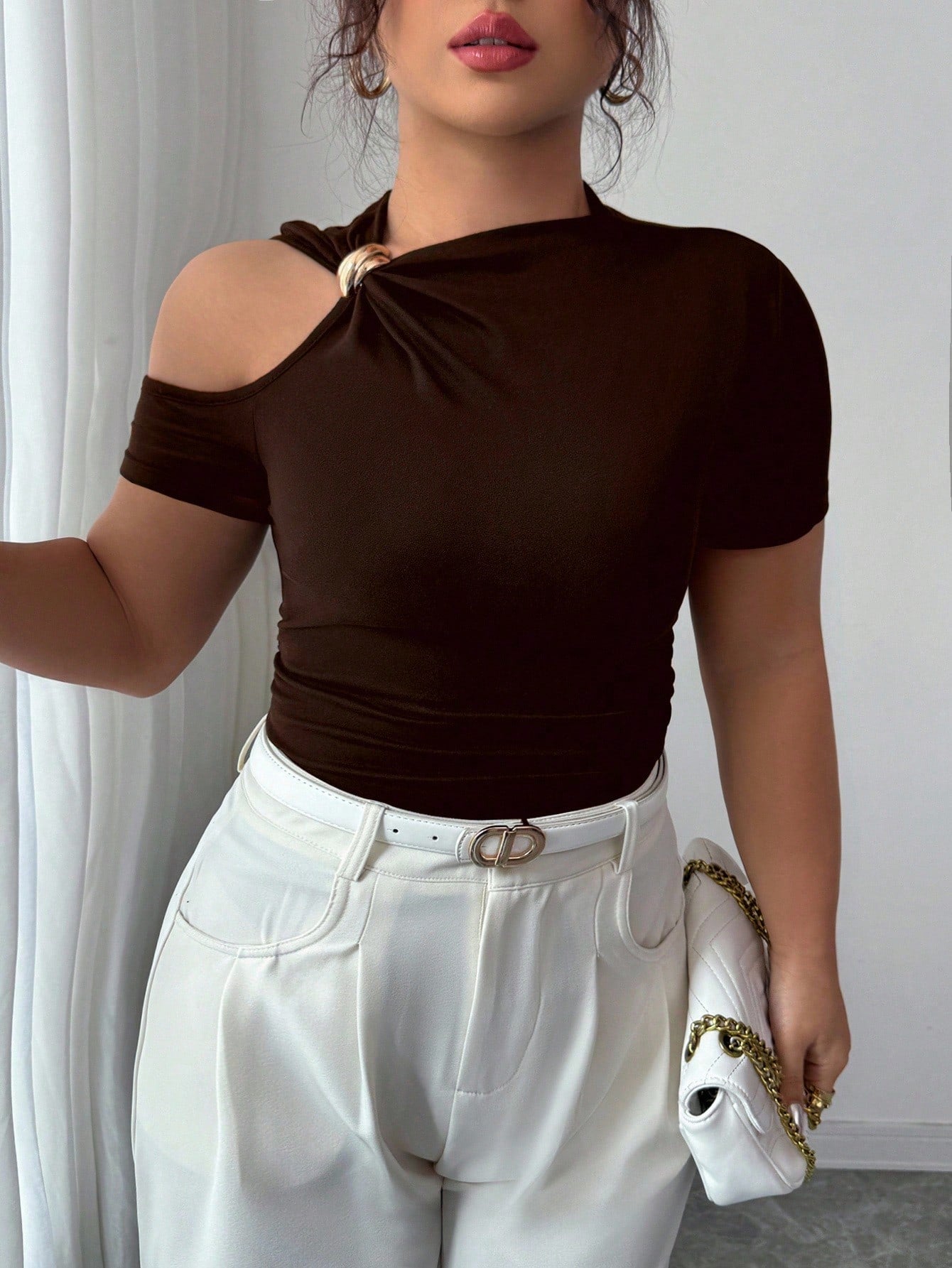SHEIN T-shirt mode à manches courtes pour femmes grandes tailles, avec décoration métallique ajourée