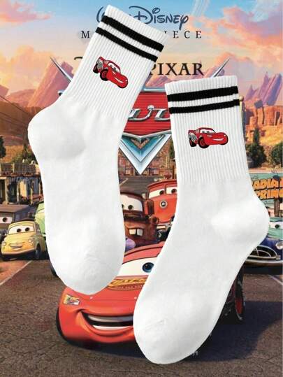 Disney 1 paire prend le design de "Cars" comme caractéristique, débordant de nostalgie et de vitalité de l'enfance. Les détails à double rayure rouge à l'ouverture des chaussettes dégagent un charme d'accessoire de mode doux et rétro.