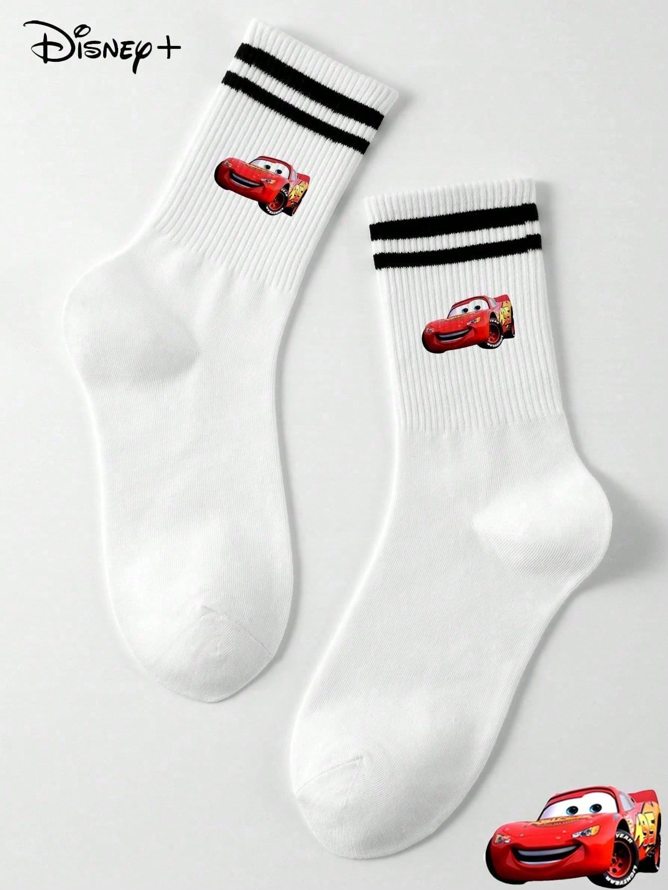 Disney 1 paire prend le design de "Cars" comme caractéristique, débordant de nostalgie et de vitalité de l'enfance. Les détails à double rayure rouge à l'ouverture des chaussettes dégagent un charme d'accessoire de mode doux et rétro.