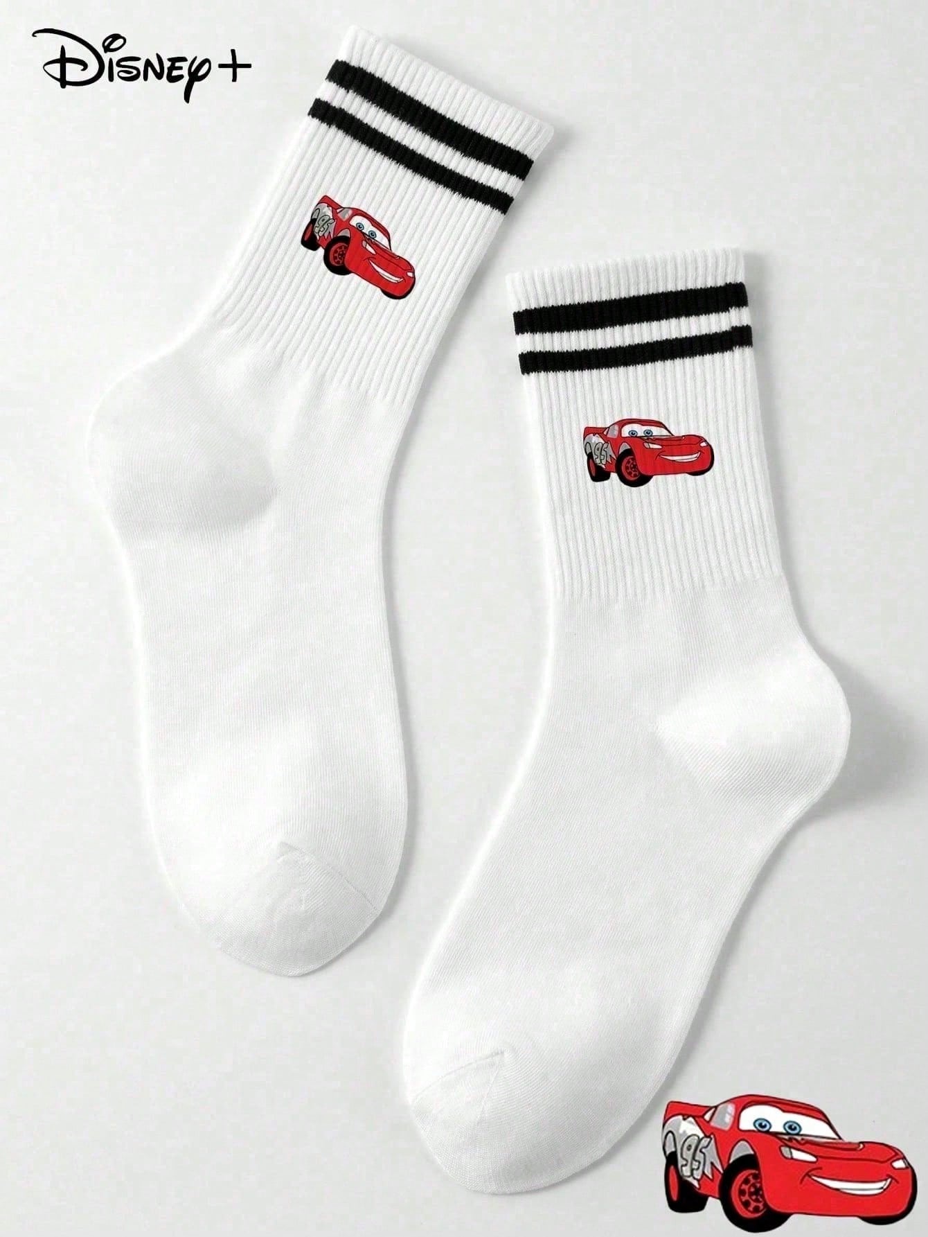 Disney 1 paire prend le design de "Cars" comme caractéristique, débordant de nostalgie et de vitalité de l'enfance. Les détails à double rayure rouge à l'ouverture des chaussettes dégagent un charme d'accessoire de mode doux et rétro.