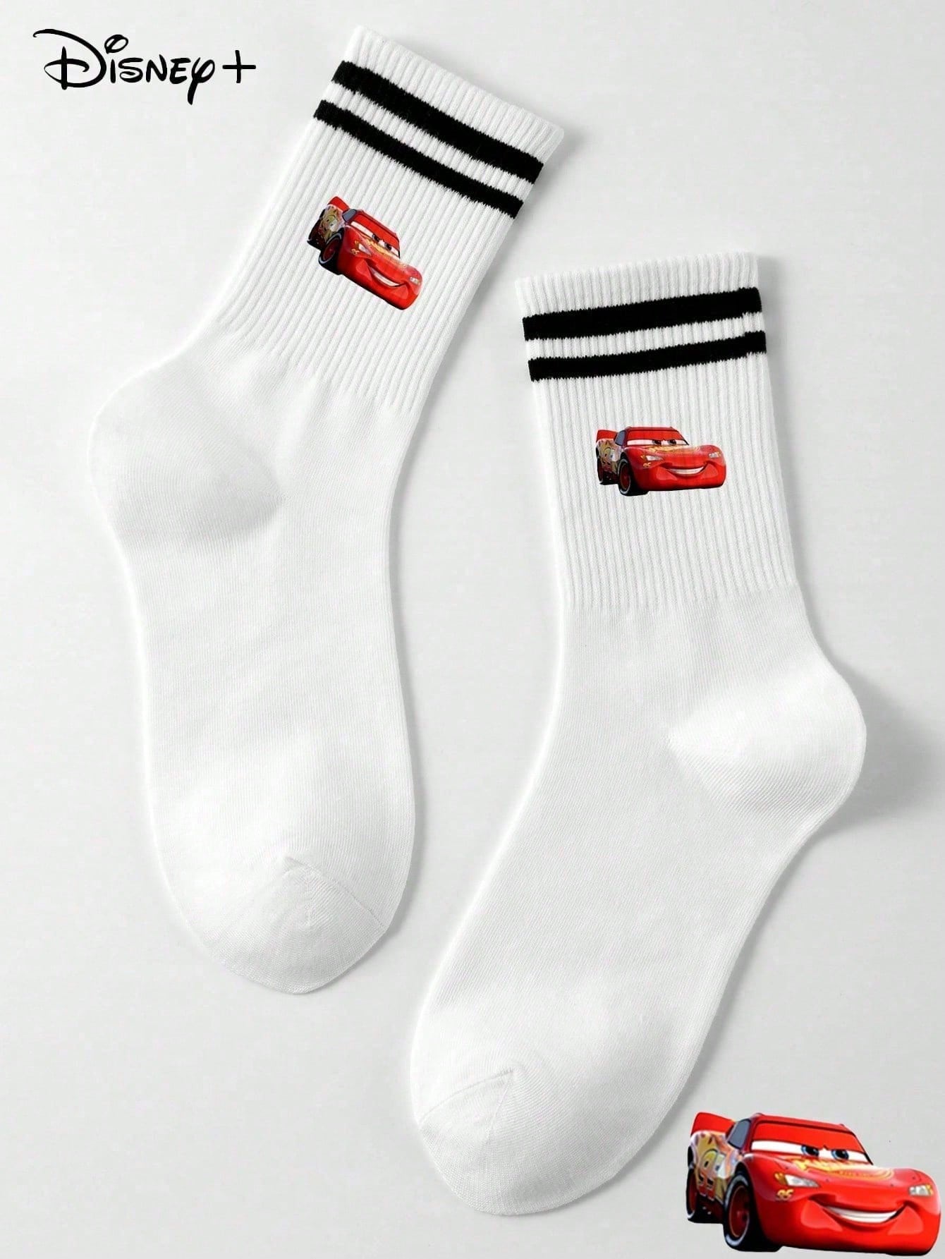 Disney 1 paire prend le design de "Cars" comme caractéristique, débordant de nostalgie et de vitalité de l'enfance. Les détails à double rayure rouge à l'ouverture des chaussettes dégagent un charme d'accessoire de mode doux et rétro.