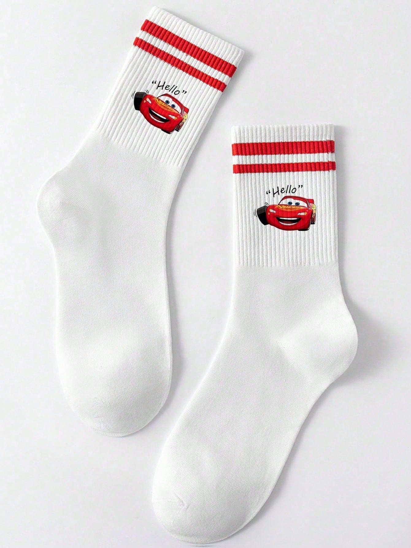Disney 1 paire prend le design de "Cars" comme caractéristique, débordant de nostalgie et de vitalité de l'enfance. Les détails à double rayure rouge à l'ouverture des chaussettes dégagent un charme d'accessoire de mode doux et rétro.